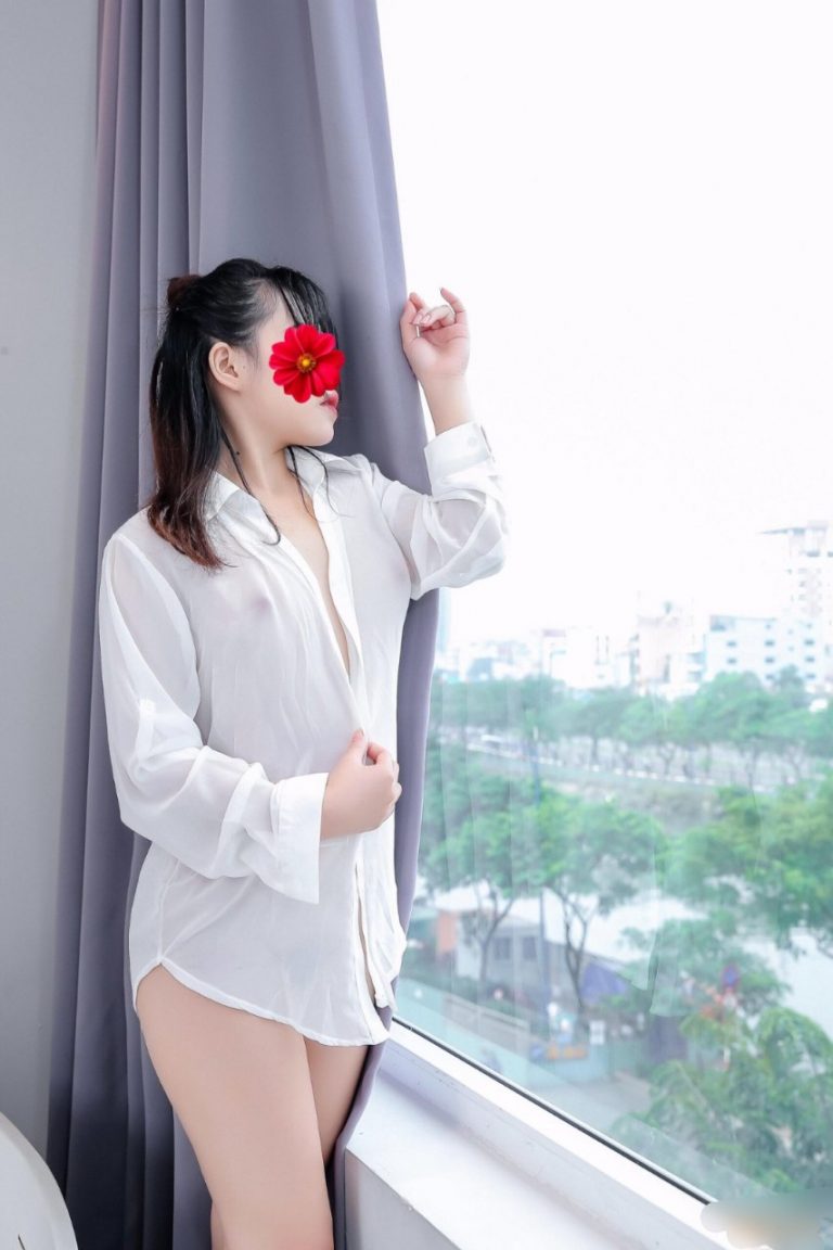 Gái gọi Quảng Ninh - Lan Hương dễ thương vếu to tròn căng mọng